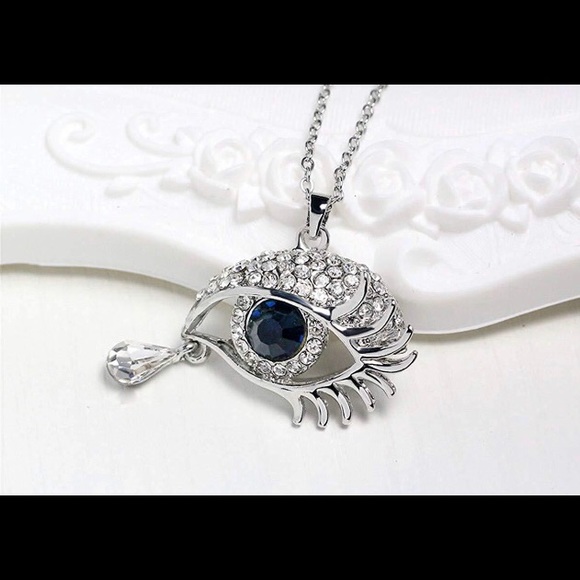 ⭐️SALE⭐️ NEW Magic Eyes Eyelashes Teardrop Pendant Necklace - Picture 3 of 7